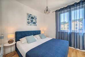 2 bedrooms, iron/ironing board, WiFi, bed sheets - Petra's Place - sea-views & pool (Slatine)