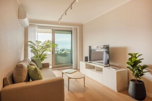 En 50-tommers smart-TV med digitale kanaler