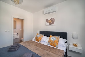 3 chambres, fer et planche à repasser, Wi-Fi, draps fournis