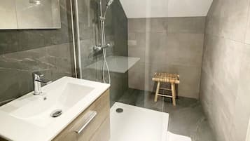 Cottage | Bathroom