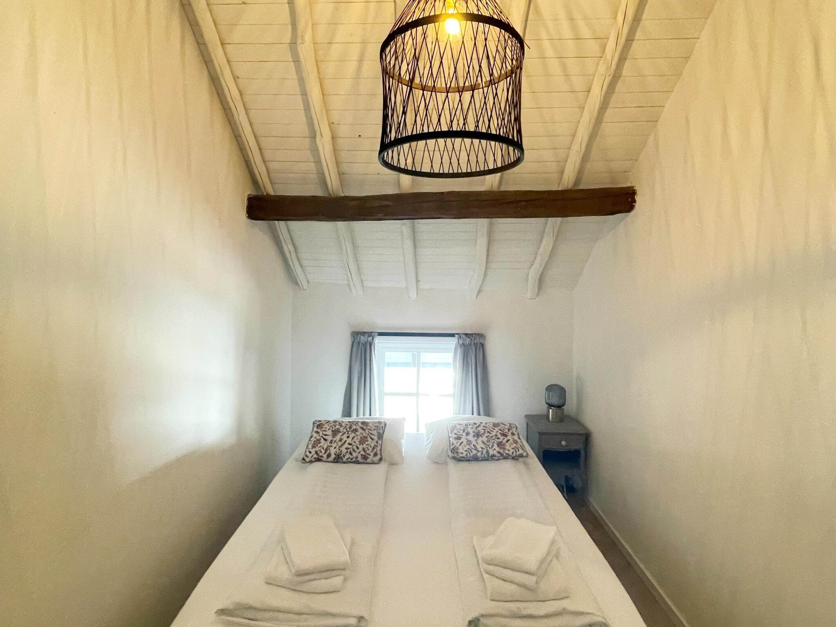 Cottage | 2 phòng ngủ, trang bị nội thất với thiết kế riêng biệt 
