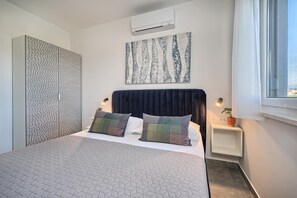 3 chambres, fer et planche à repasser, Wi-Fi, draps fournis