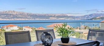 Theresia's - Sea View and Pool