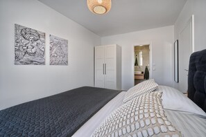 2 chambres, fer et planche à repasser, Wi-Fi, draps fournis