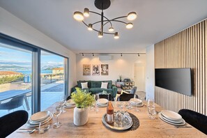 Dining - Bura Breeze - Sea-View Garden Apartment (Slatine)