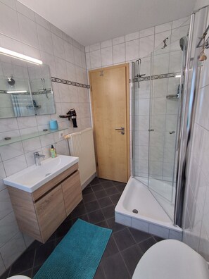 Shower, hair dryer, towels