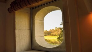 A window with a view of a field and trees. - Saint Privat House: Pool, Family & Greenery (Saint Privat en Périgord)