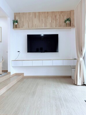 House, 3 Bedrooms, Balcony | Room amenity