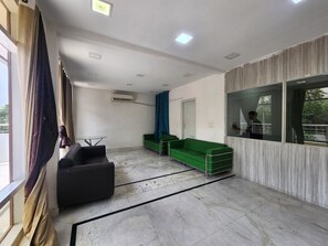 Meeting facility - The New Moon (New Delhi)