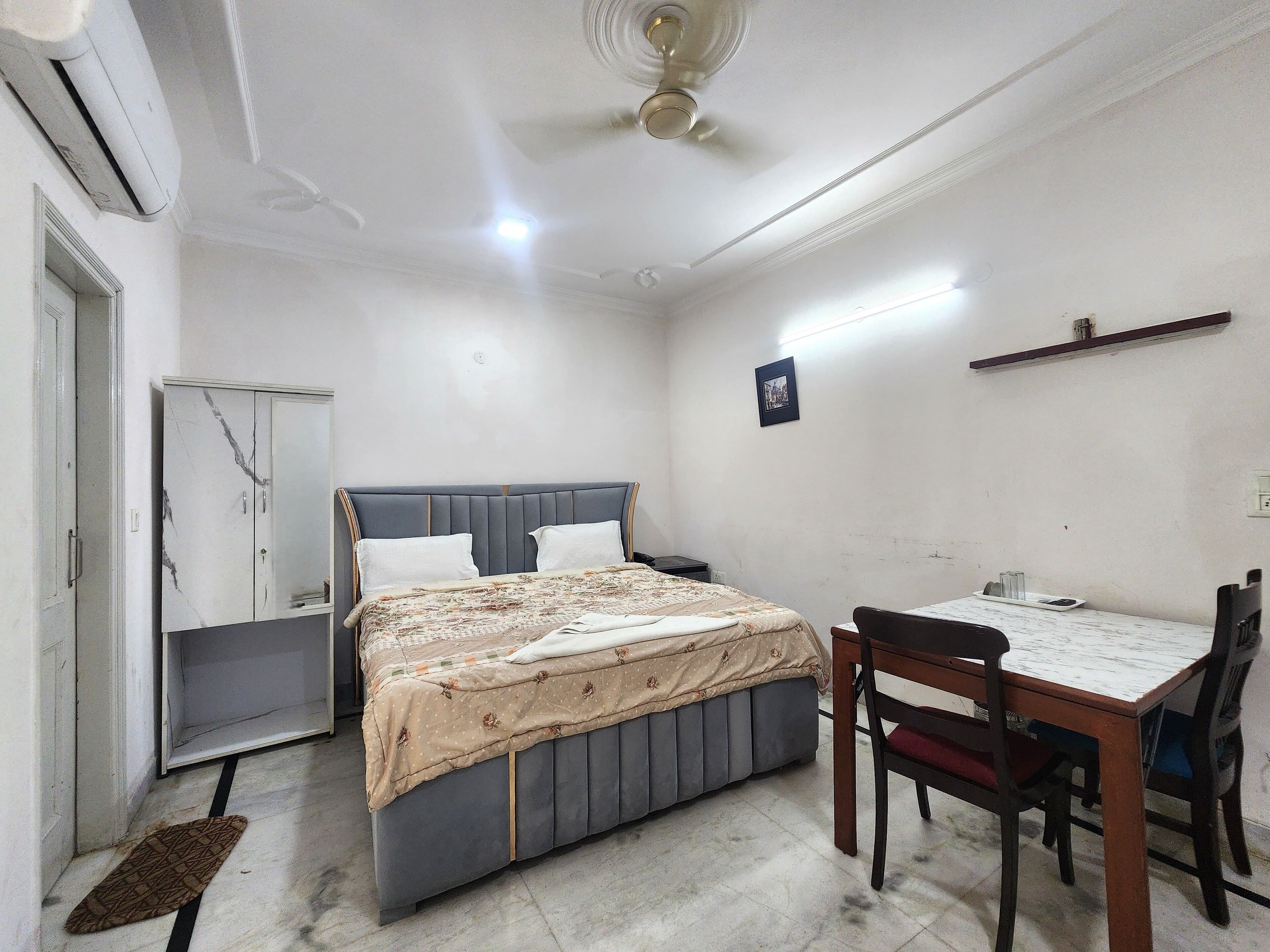 Desk, laptop workspace, free WiFi, bed sheets