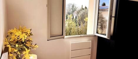 2 slaapkamers, een strijkplank/strijkijzer, wifi, beddengoed