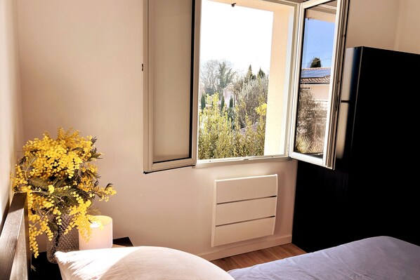 2 bedrooms, iron/ironing board, WiFi, bed sheets