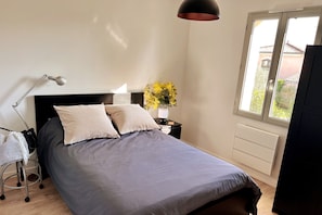 2 bedrooms, iron/ironing board, WiFi, bed sheets