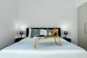 Apartment - Chic Yas Island Escape w Iconic Ferrari World Vws (Abu Dhabi)