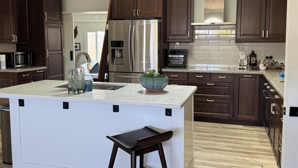 Unclassified image, 1 of 17, button - Charming 2-bedroom house + den, fenced backyard in N. Phoenix (Phoenix)