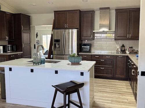 Charming 3-bedroom house with AC, in N. Phoenix