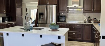 Charming 3-bedroom house with AC, in N. Phoenix