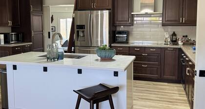 Charming 3-bedroom house with AC, in N. Phoenix