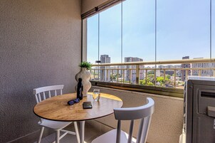 Apartamento 1 Dormitório Casal | Sacada