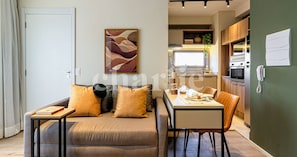 Apartamento 2 Dormitórios com sofá cama | Living room