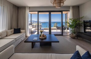 Casa de lujo, 1 habitación | Área de sala de estar | Smart TV de 70 pulgadas con canales digitales, Netflix y Hulu 