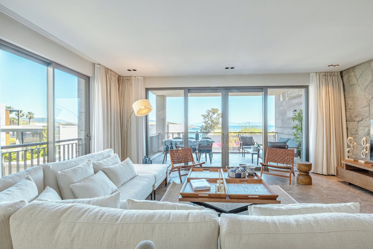 Superior Villa, 4 Bedrooms | Living area | 70-inch Smart TV with digital channels, Netflix, Hulu
