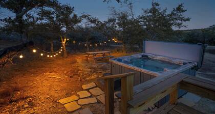 Bison View – Private Cabin w/ Hot Tub on acreage