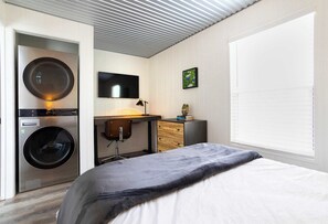 2 bedrooms, desk, iron/ironing board, WiFi