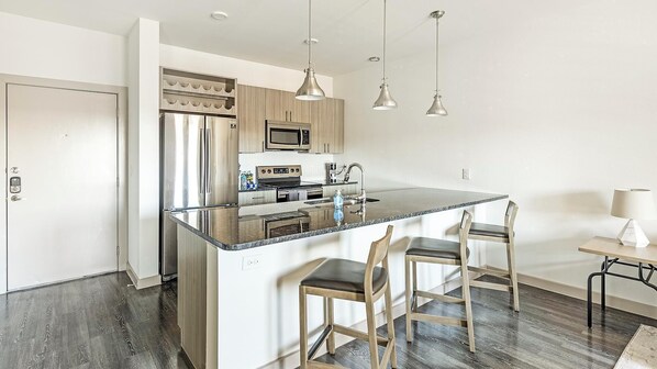 Kühlschrank, Esstisch