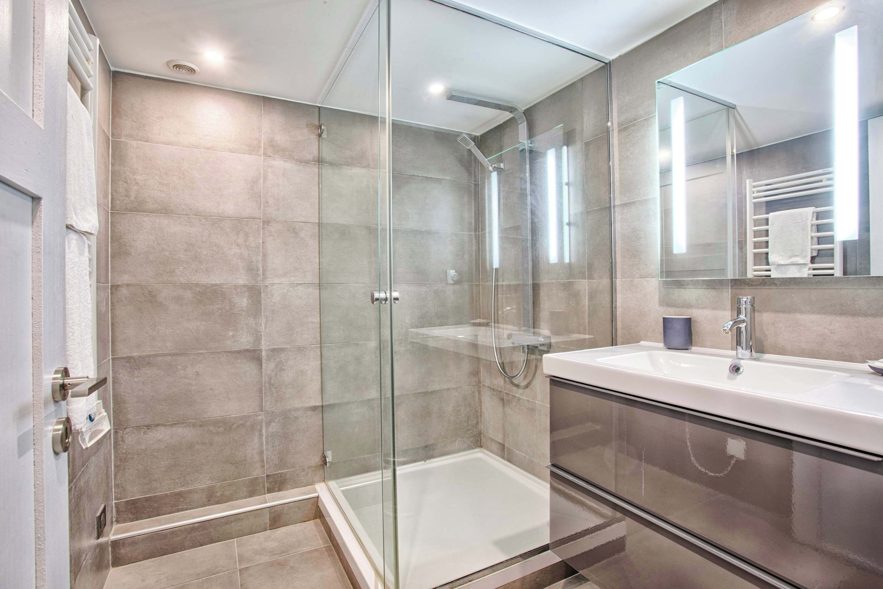 淋浴设施、吹风机