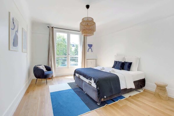 2 bedrooms, iron/ironing board, WiFi, bed sheets