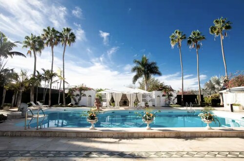 Sunset Luxe Retreat