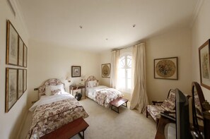 6 slaapkamers, babybedden, beddengoed