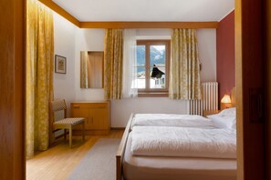 1 bedroom, WiFi, bed sheets - Apartment 'Typ B' with Mountain View, Shared Terrace and Wi-Fi (Algund)