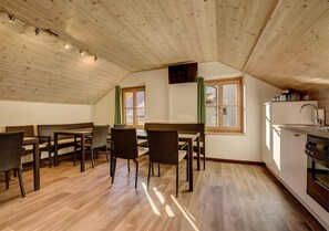 Dining - Apartment 'Typ B' with Mountain View, Shared Terrace and Wi-Fi (Algund)