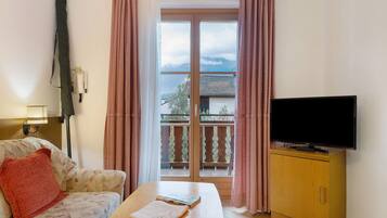 Fernseher, Tischtennisplatte