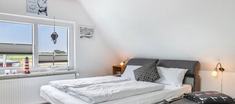 Holiday Apartment 'Huus Achtern Diek - 5' with Private Terrace and Wi-Fi