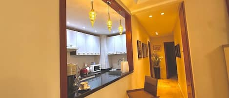 Mikrobølgeovn, ovn og papirhåndklær