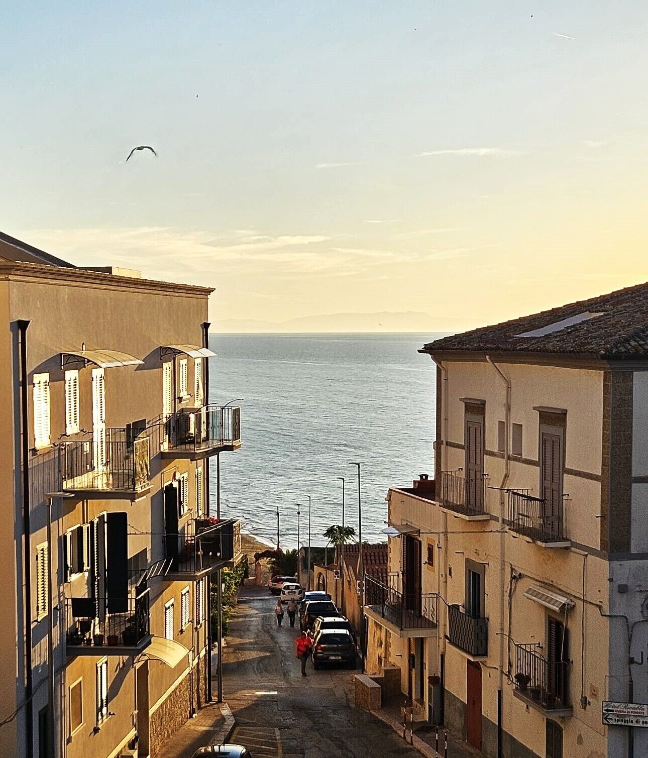 Studio, 1 lit double et 1 canapé-lit, balcon, vue partielle sur la mer | Vue de la chambre