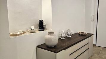 Comfort-Studio, Stadtblick | Wohnbereich | 43-Zoll-Smart-TV mit Digitalempfang