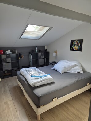 2 soverom, strykejern/-brett, wi-fi og sengetøy