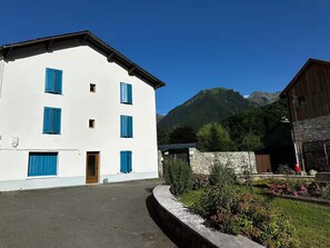 Exterior - Studio 3 " Aux volets bleus " Cosy studio at the foot of the Pyrenees (Aulus-les-Bains)