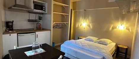 Iron/ironing board, WiFi