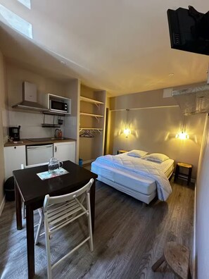 Iron/ironing board, WiFi