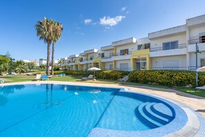 Pool - Apartment 'Santa Teresinha C' with Shared Pool, Wi-Fi and Air Conditioning (Alvor)