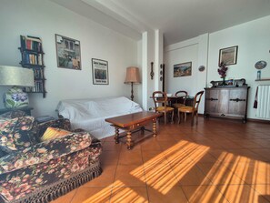 TV - Appartamento Lina By Case al Lago (Desenzano del Garda)