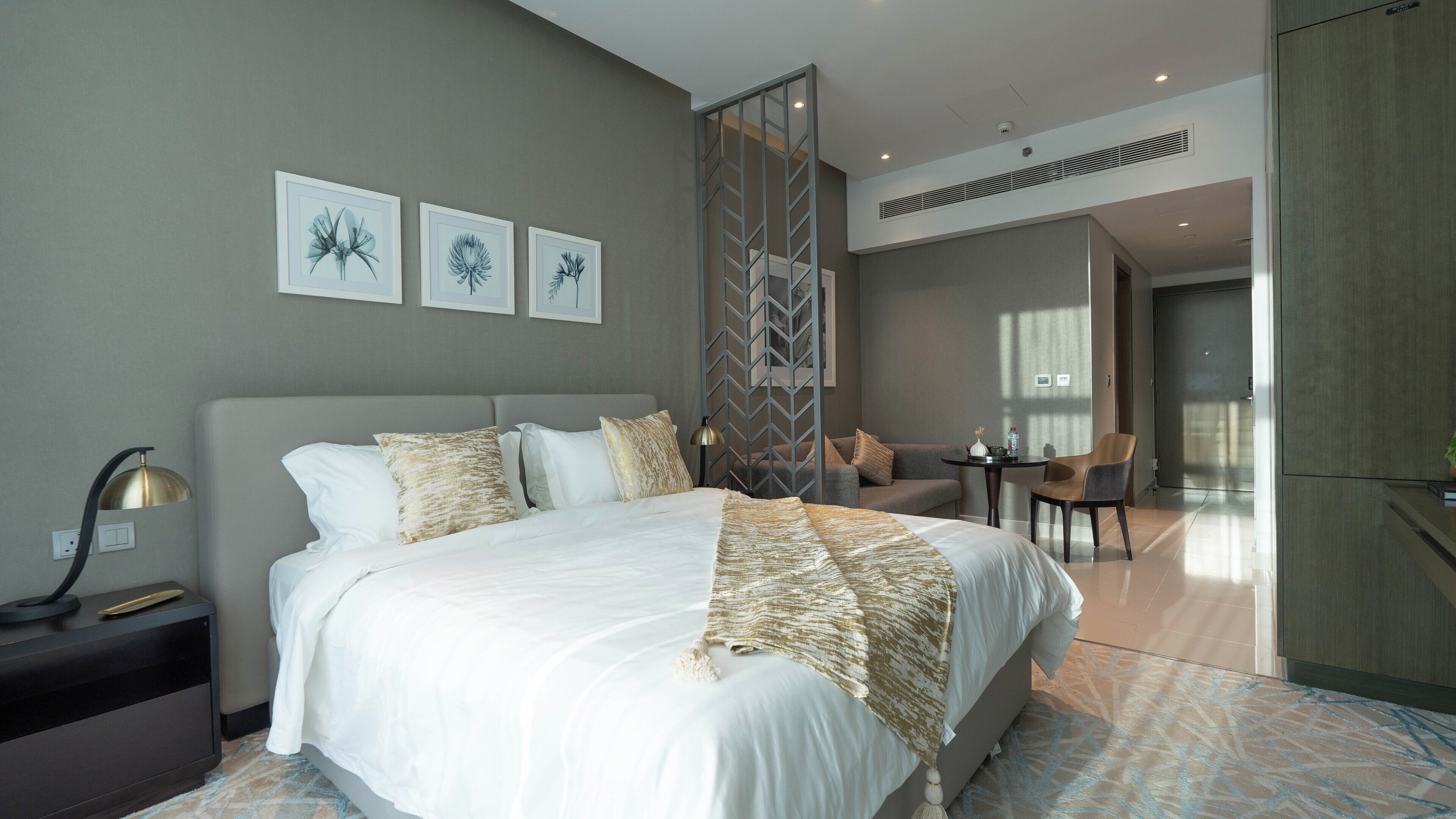 Estudio Deluxe, balcón, vistas a la ciudad | Ropa de cama de alta calidad y edredones de plumas