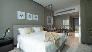 Deluxe Studio, Balcony, City View | Premium bedding, down duvets, memory-foam beds, in-room safe - Keyrock Living - Studio in Business Bay (Dubai)