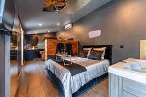 1 habitación, wifi y ropa de cama