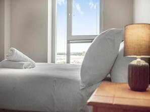 2 slaapkamers, een strijkplank/strijkijzer, internet, beddengoed